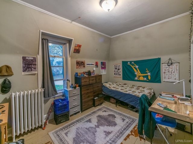 127 E Hewitt Avenue, Marquette, MI 49855