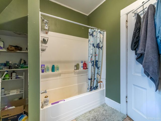 127 E Hewitt Avenue, Marquette, MI 49855