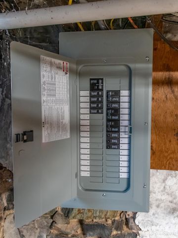 127 E Hewitt Avenue, Marquette, MI 49855