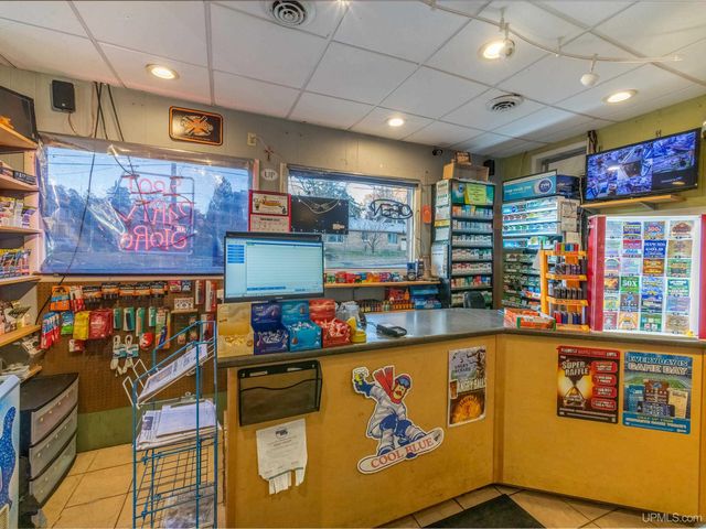 127 E Hewitt Avenue, Marquette, MI 49855