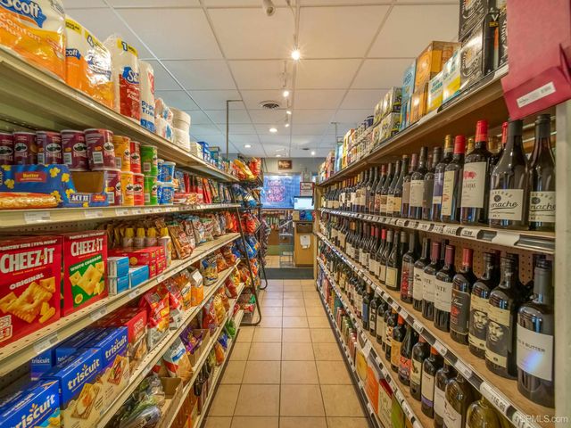 127 E Hewitt Avenue, Marquette, MI 49855