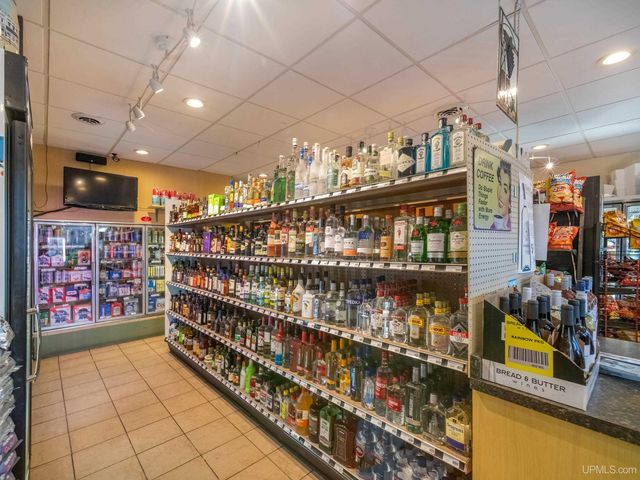 127 E Hewitt Avenue, Marquette, MI 49855