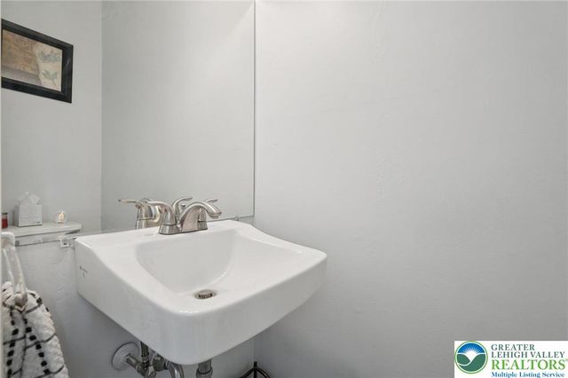 5626 Greens Drive, Lower Macungie Twp, PA 18106