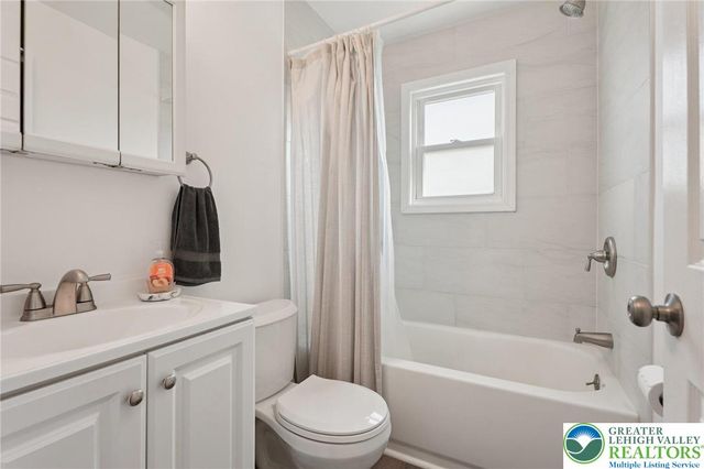 5626 Greens Drive, Lower Macungie Twp, PA 18106