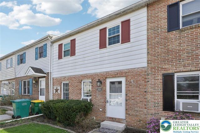5626 Greens Drive, Lower Macungie Twp, PA 18106