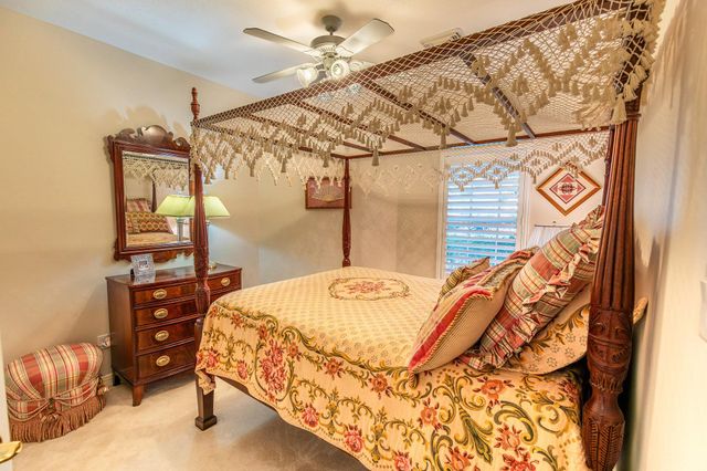 19 Palmer Green Place, Spring, TX 77381