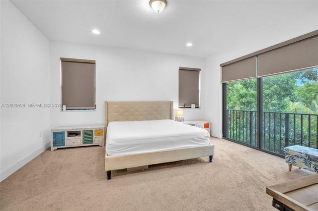 3575 W 97th St, Hialeah, FL 33018