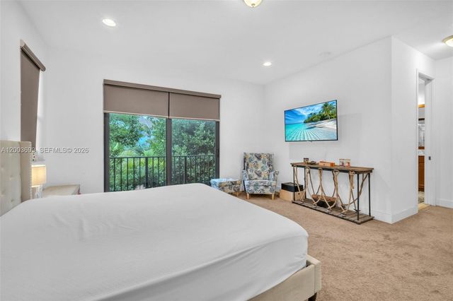 3575 W 97th St, Hialeah, FL 33018