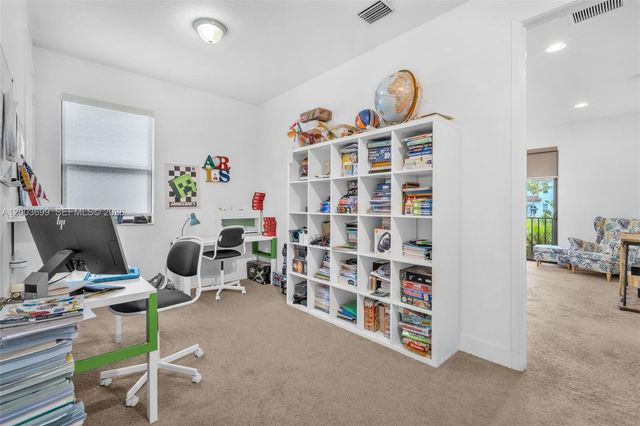 3575 W 97th St, Hialeah, FL 33018