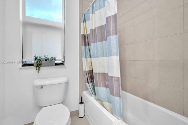 3575 W 97th St, Hialeah, FL 33018