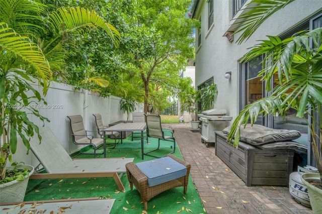 3575 W 97th St, Hialeah, FL 33018