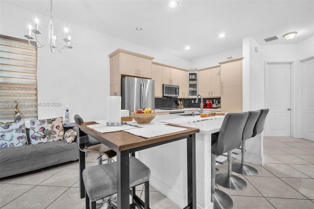 3575 W 97th St, Hialeah, FL 33018