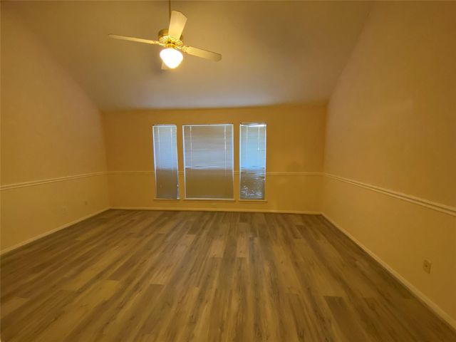 215 W New Meadows Drive, Sugar Land, TX 77479