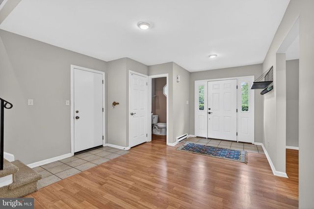 1189 BLUESTONE DR, Bethlehem, PA 18017