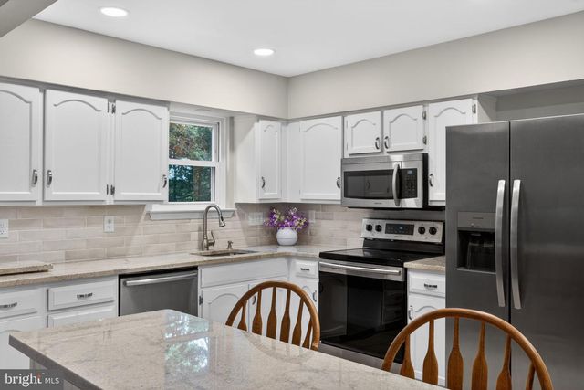 1189 BLUESTONE DR, Bethlehem, PA 18017