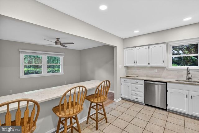 1189 BLUESTONE DR, Bethlehem, PA 18017