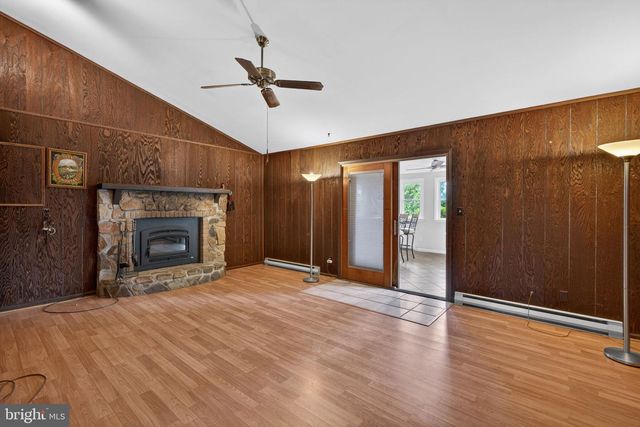 1189 BLUESTONE DR, Bethlehem, PA 18017