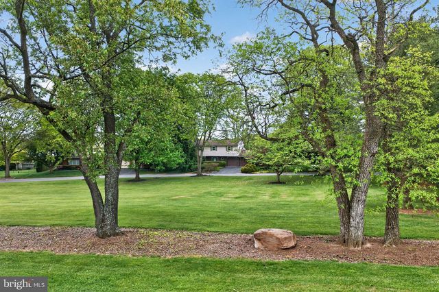 1189 BLUESTONE DR, Bethlehem, PA 18017