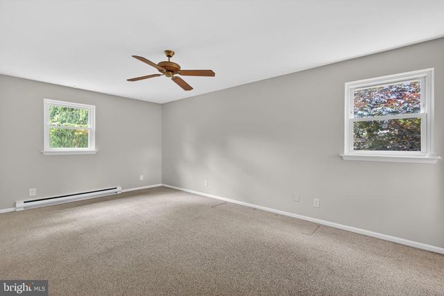 1189 BLUESTONE DR, Bethlehem, PA 18017