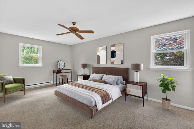 1189 BLUESTONE DR, Bethlehem, PA 18017