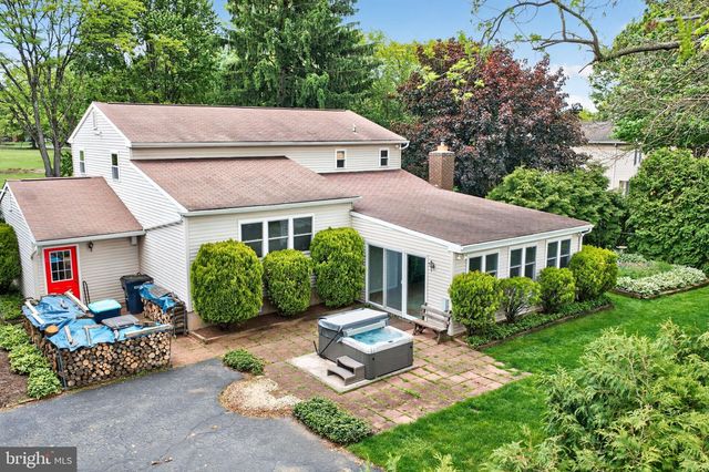 1189 BLUESTONE DR, Bethlehem, PA 18017