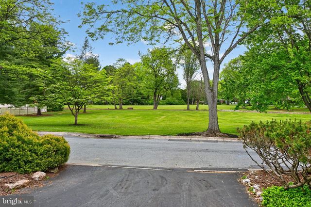 1189 BLUESTONE DR, Bethlehem, PA 18017