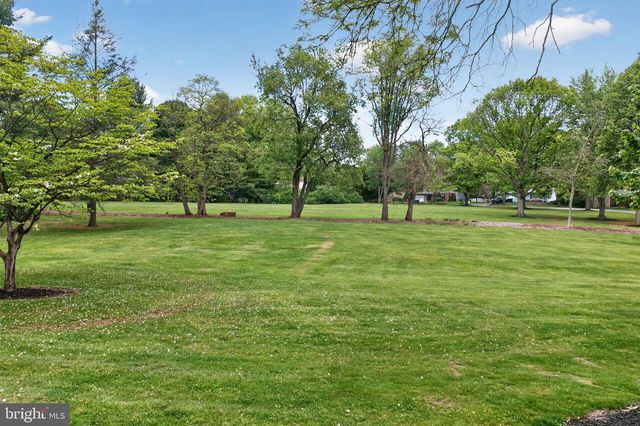 1189 BLUESTONE DR, Bethlehem, PA 18017