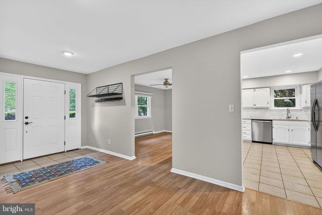 1189 BLUESTONE DR, Bethlehem, PA 18017