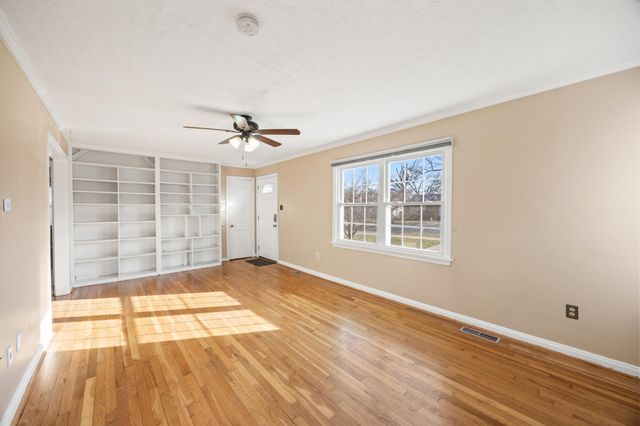 2115 Clays Mill Road, Lexington, KY 40503