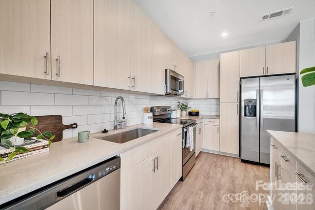 2020 W Morehead Street XM, Charlotte, NC 28208