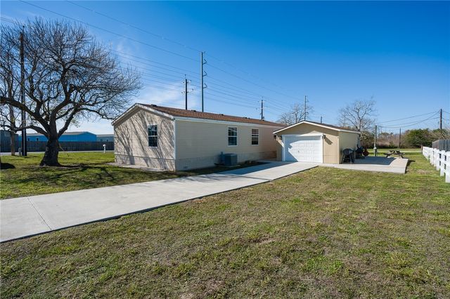 2222 Demory Lane, Aransas Pass, TX 78336