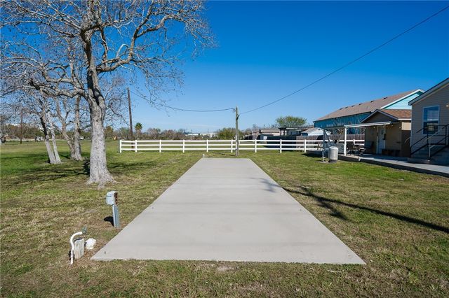 2222 Demory Lane, Aransas Pass, TX 78336