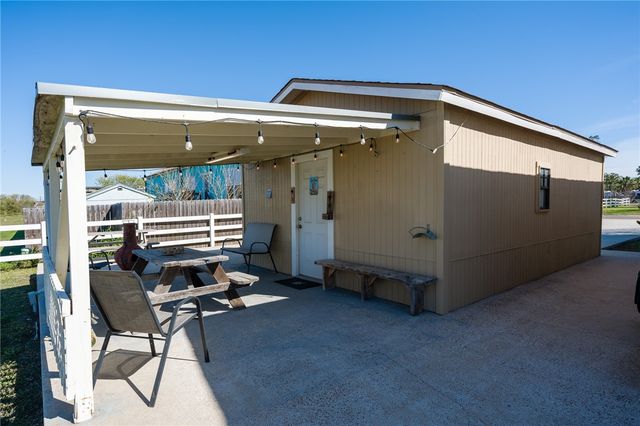 2222 Demory Lane, Aransas Pass, TX 78336