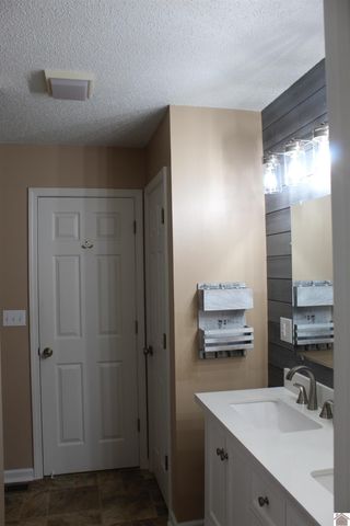 265 Green Oaks lane, Benton, KY 45025