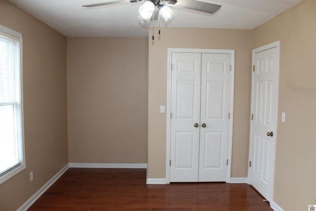 265 Green Oaks lane, Benton, KY 45025