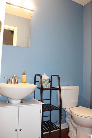 265 Green Oaks lane, Benton, KY 45025