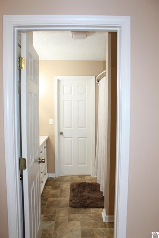 265 Green Oaks lane, Benton, KY 45025