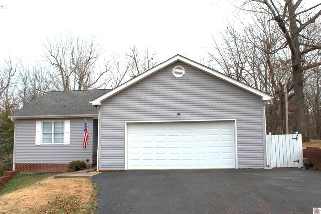 265 Green Oaks lane, Benton, KY 45025