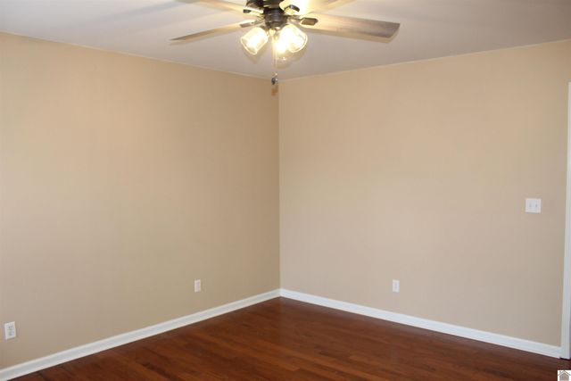 265 Green Oaks lane, Benton, KY 45025