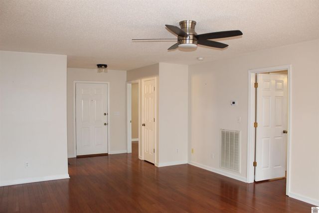 265 Green Oaks lane, Benton, KY 45025