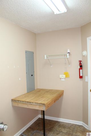 265 Green Oaks lane, Benton, KY 45025