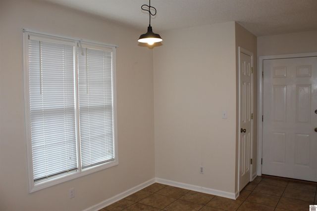 265 Green Oaks lane, Benton, KY 45025