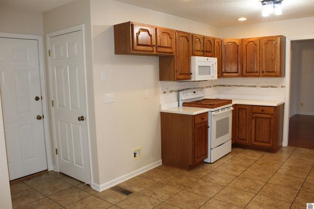 265 Green Oaks lane, Benton, KY 45025