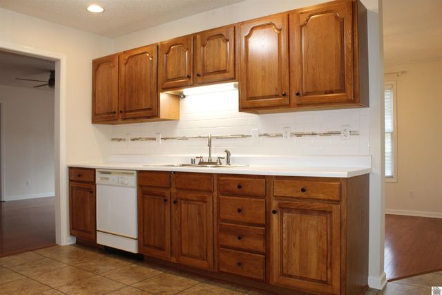 265 Green Oaks lane, Benton, KY 45025