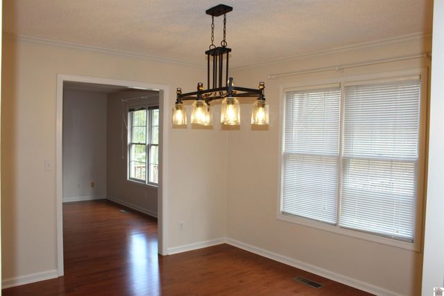 265 Green Oaks lane, Benton, KY 45025