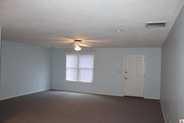 265 Green Oaks lane, Benton, KY 45025