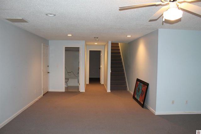 265 Green Oaks lane, Benton, KY 45025