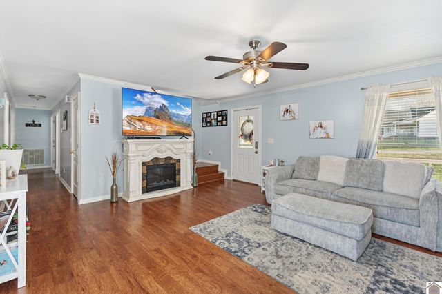 216 Sayre Dr, Mayfield, KY 42066