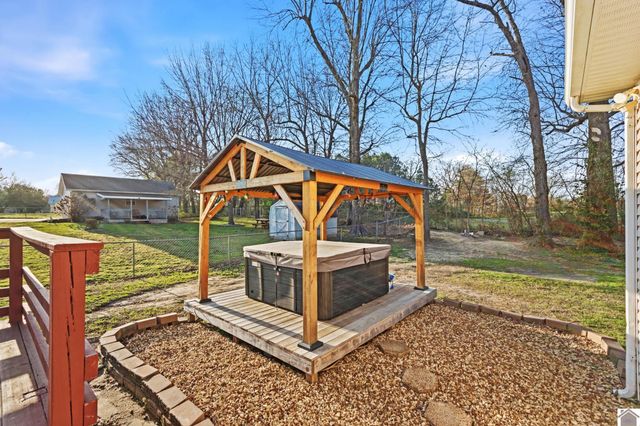 216 Sayre Dr, Mayfield, KY 42066