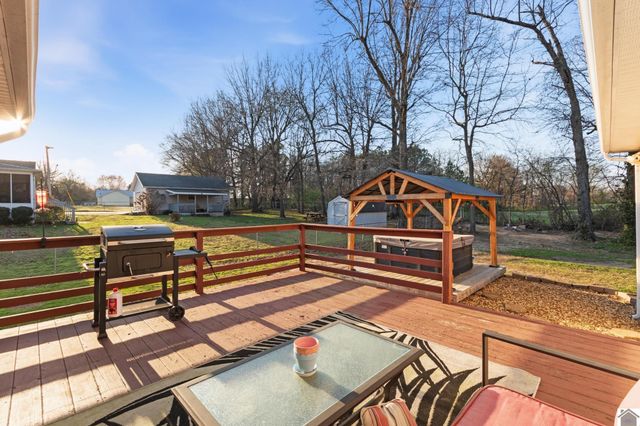 216 Sayre Dr, Mayfield, KY 42066